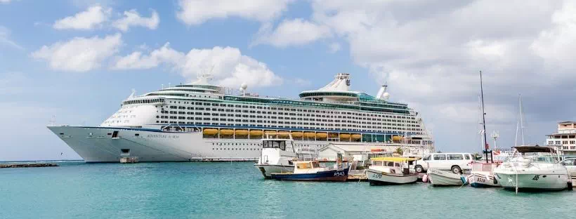 bateau Adventure of the Seas en mer