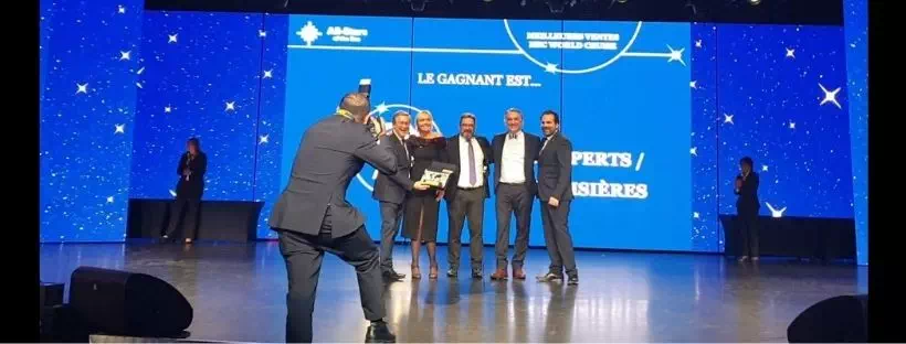 Photo de nos directeurs Pauline Gaudfrin et Patrick Gaudfrin remportant le prix des meilleures vente