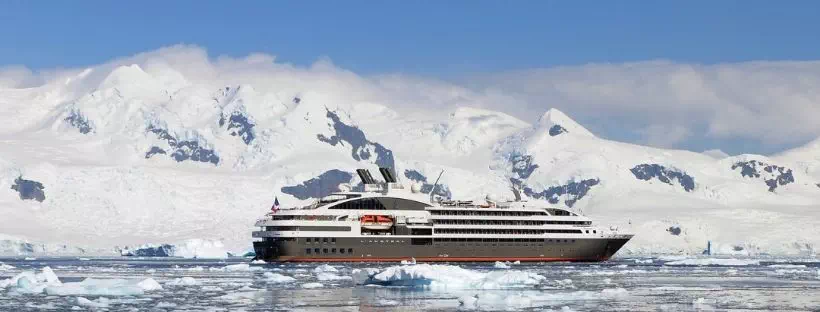 L'Austral navigue sur les eaux gelées de la péninsule Antarctique