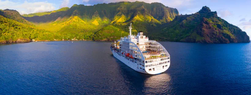 bateau de croisière dans les îles des Marquises