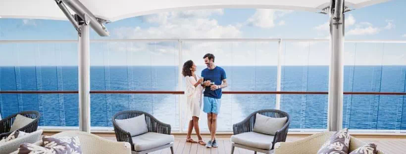 Couple sur un bateau de croisière