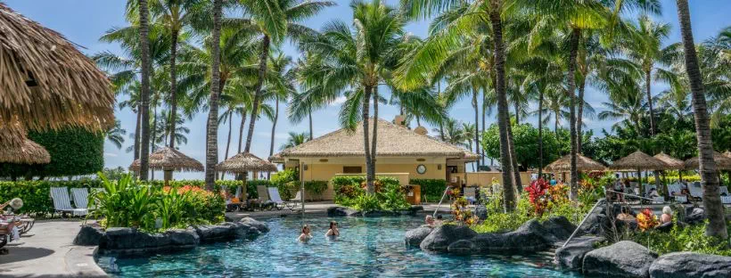 Vue de la plage et la mer transparente à Hawaii