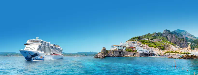 bateau de croisière sur la mer méditerranée