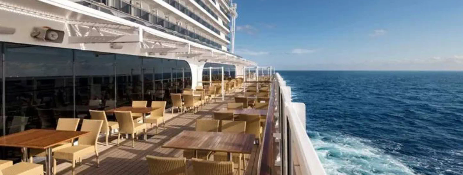 Le MSC Seaside naviguant sur la mer Méditerannée