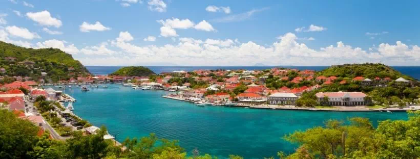 Vue sur le port de Gustavia à Saint Barthelemy