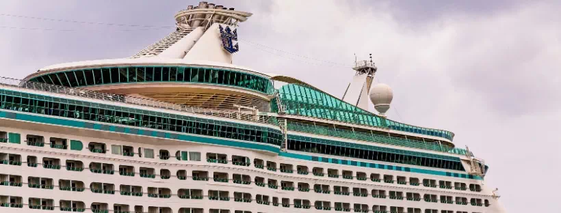 Vue sur l'extérieur des cabines d'un navire de croisière