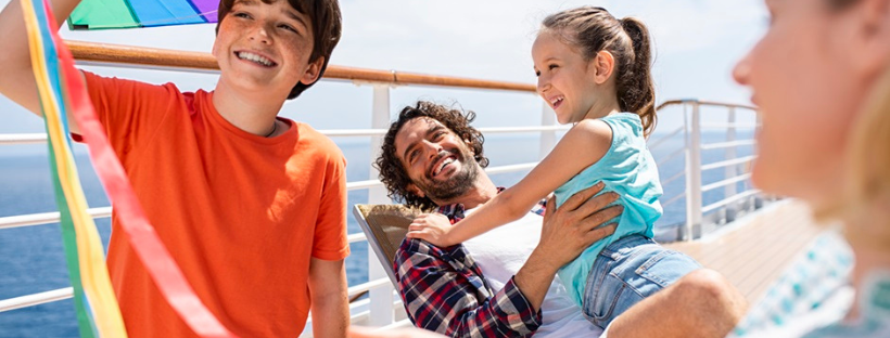 famille sur bateau de croisiere