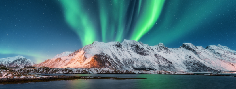 Les aurores boréales lors d'une visite d'un fjord en saison hivernale