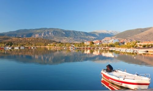 ville de Itéa en Grèce