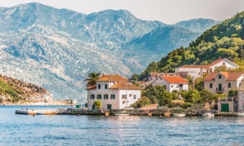 rivages de Kotor au Monténégro 